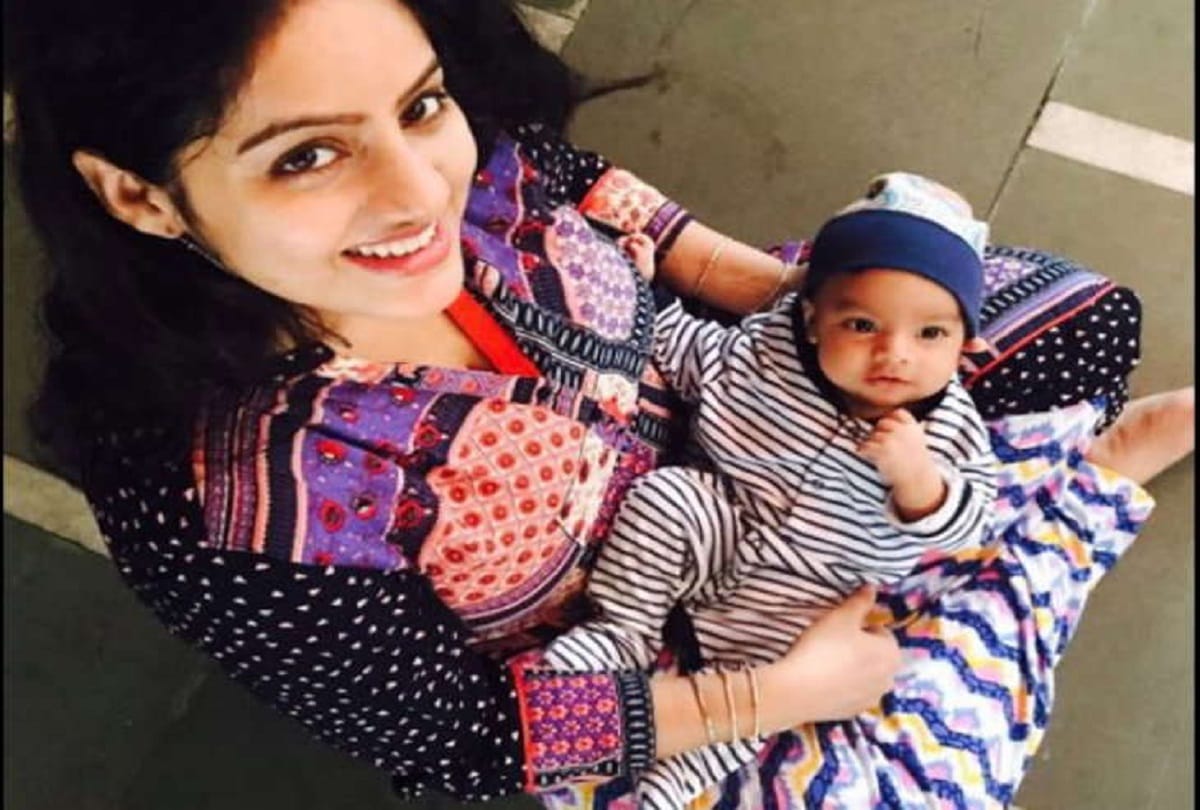 Diya Aur Baati Hum Fame TV Actress Deepika Singh Shopping In Delhi Covering Her Face