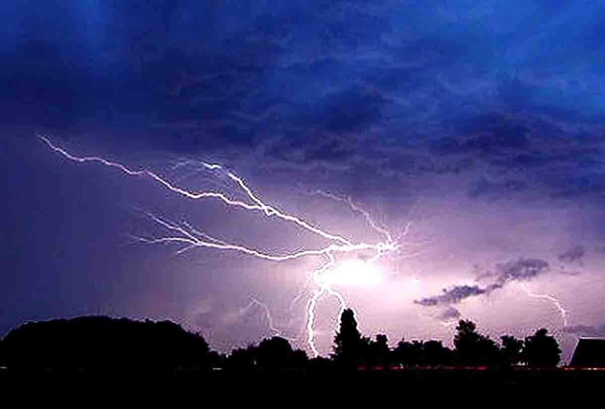 Three death in chitrakoot by Lightning many injured