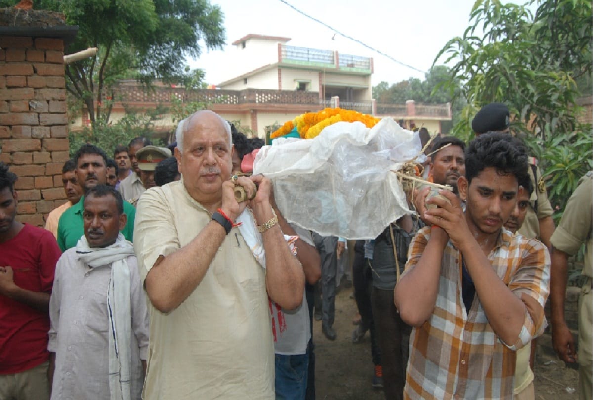 funeral of martyr Satyanarayan Yadav with state honor in Deoria, Uttar Pradesh