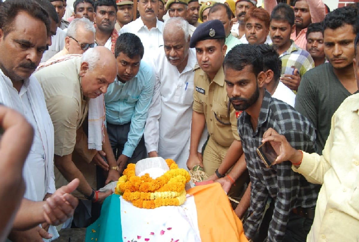 funeral of martyr Satyanarayan Yadav with state honor in Deoria, Uttar Pradesh