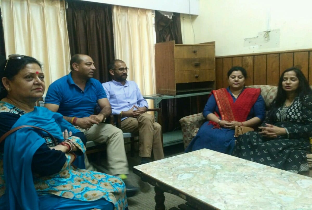 congress Councilors gave offer of deputy mayor to bjp Councilor arti chauhan in shimla