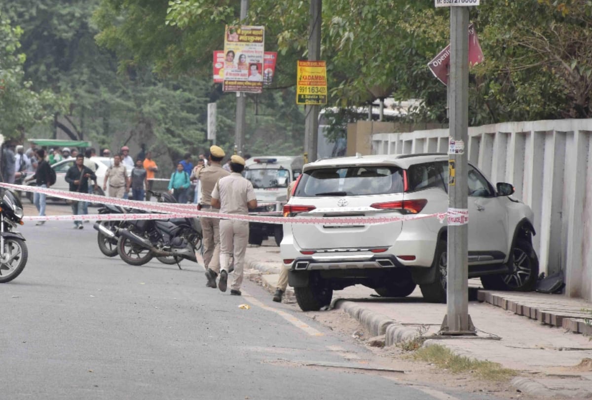 encounter between police and miscreants one shot dead in delhi  