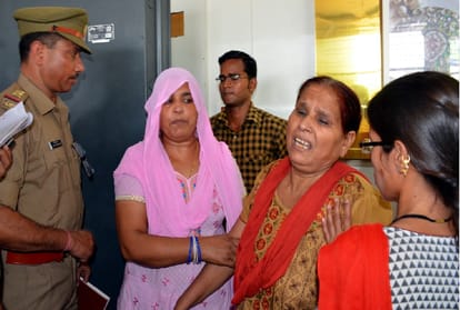 uttar pradesh robbery of one crores from jewelry showroom in bareilly
