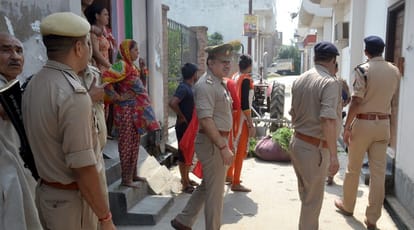 robbed to woman constable near SP office in Shamli 