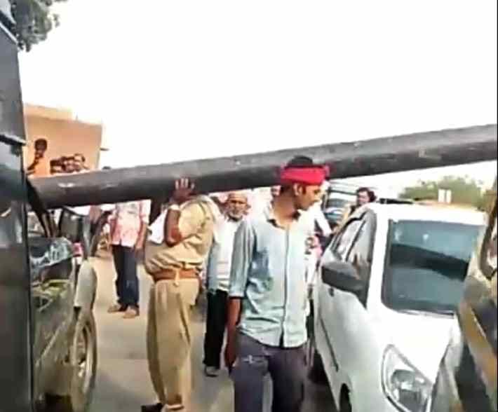 Samneghat bridge overhead barrier fall down in varanasi