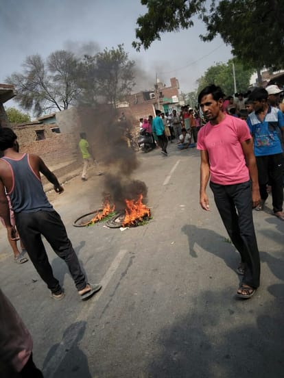 agra villagers protest on road for the fresh water