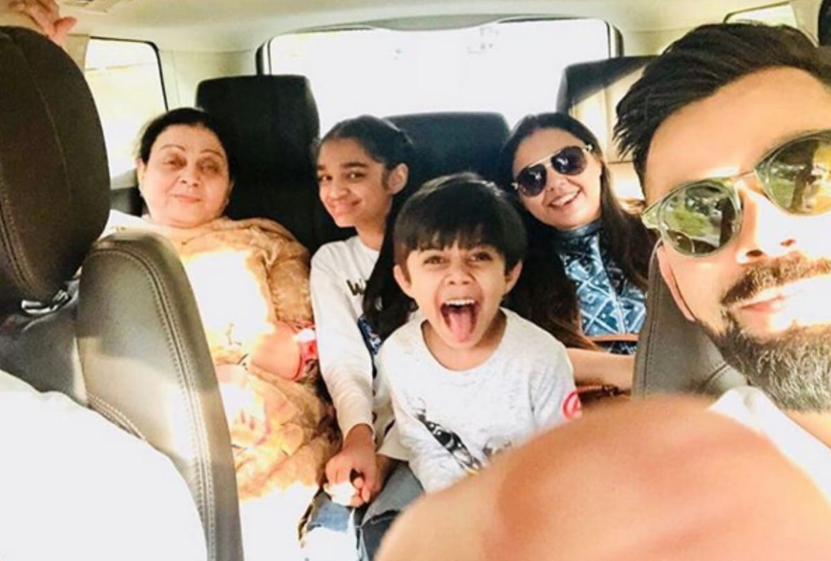 virat kohli post family pictures on instagram family visit to see him but anushka not present
