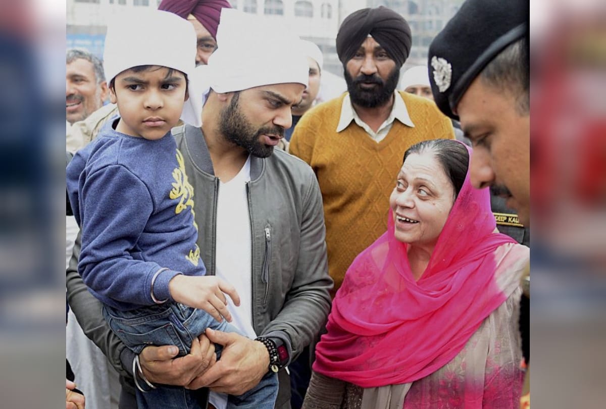 virat kohli post family pictures on instagram family visit to see him but anushka not present