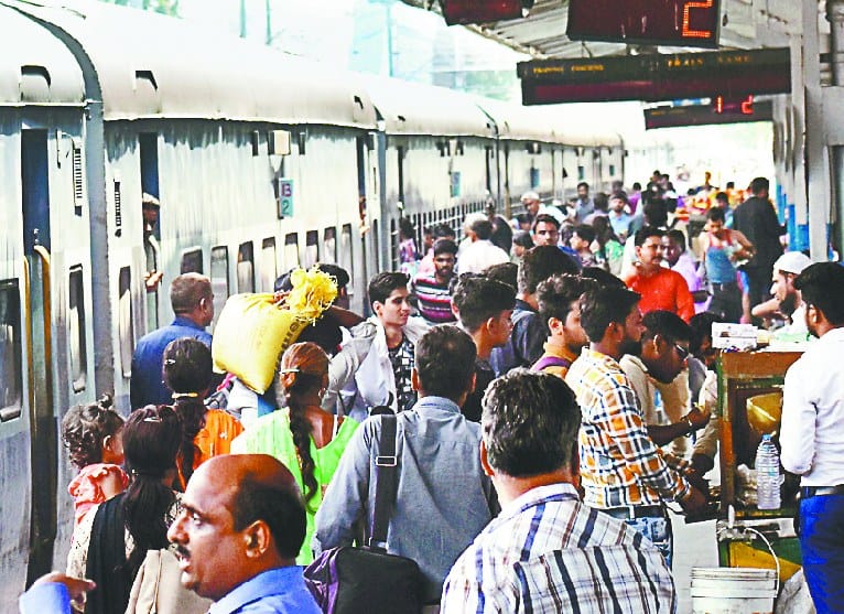 13 ghante late pahuchi raajdhaani