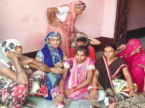 The body of a woman got hanged on the trap in farrukhabad