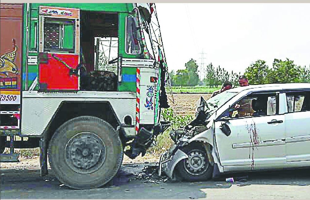 Four killed, including two children aboard a truck collision