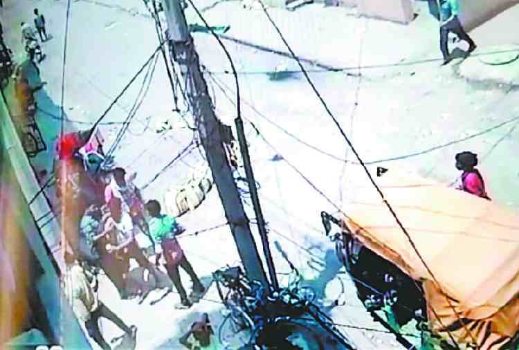 one yeard old child fell from grill, died on th spot in chandigarh