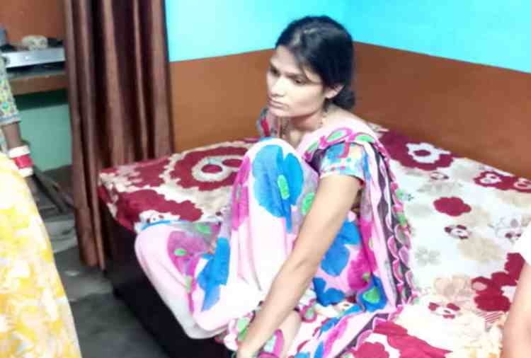 one yeard old child fell from grill, died on th spot in chandigarh
