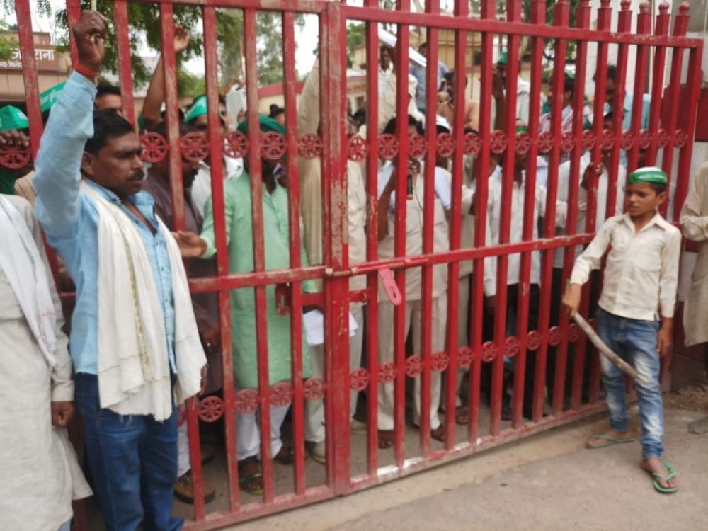 farmers protest against government in braj 