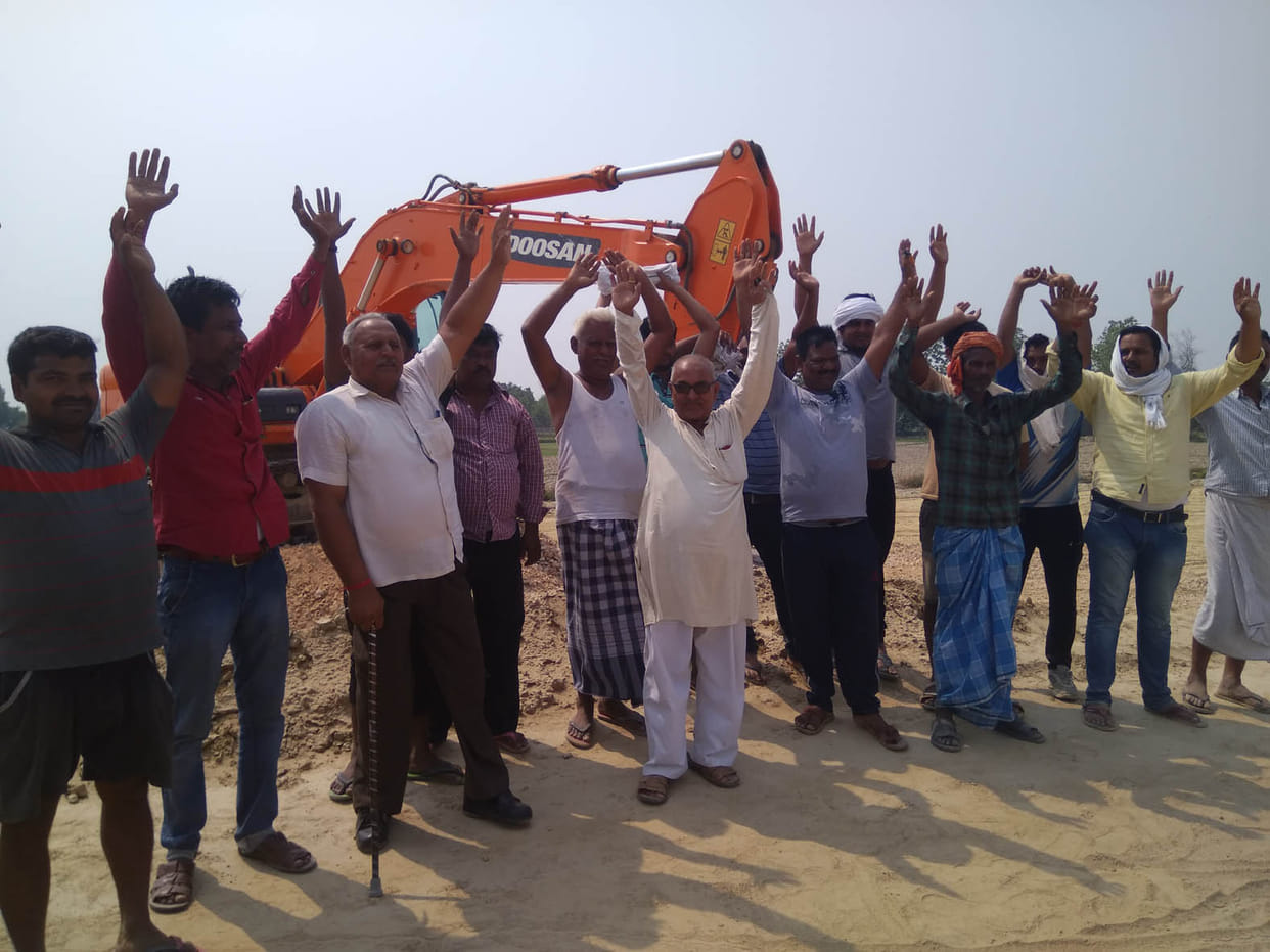 Farmers stopped construction of forelane