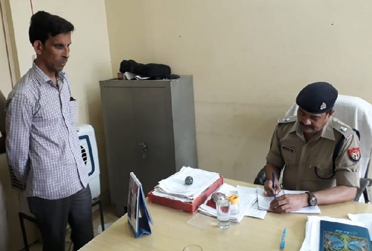 Crime in UP not stop, loot to wife of CO