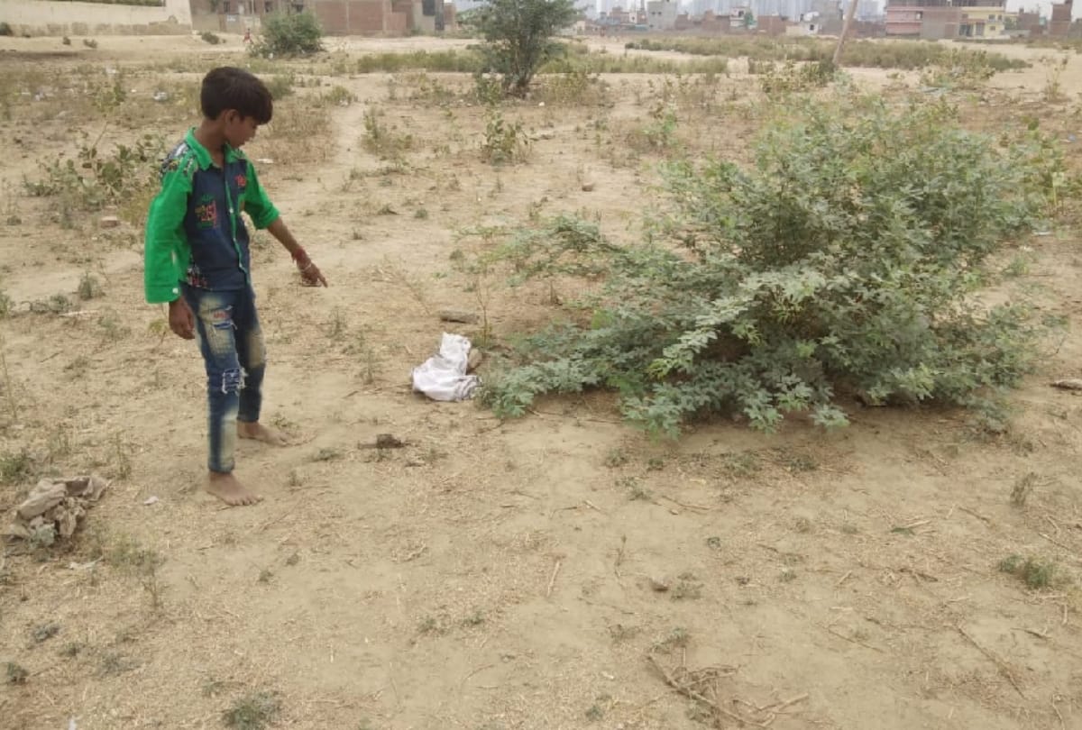 minor girl dead body found in suspicious condition at greater noida