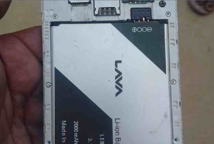 boy died after blast in mobile ear phone in yamunanagar of haryana