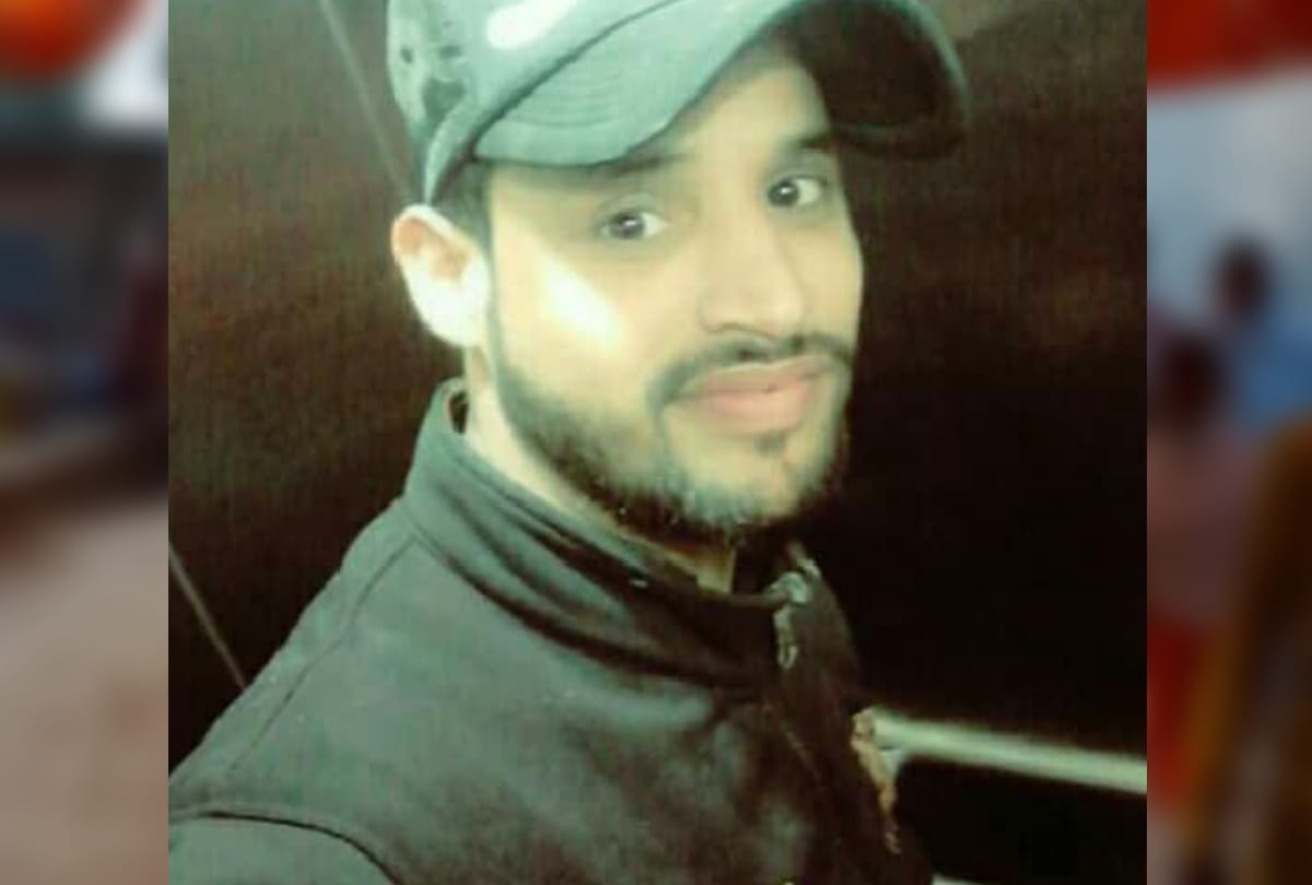 man shot dead when two friends fighting each other in delhi