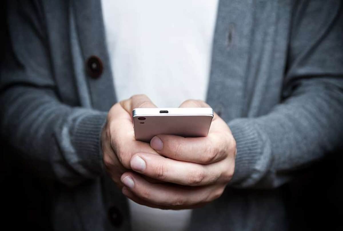 SmartPhone New Feature emergency dial 112 create big problem for police
