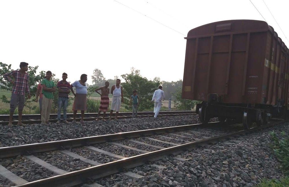 running goods train devided in two parts