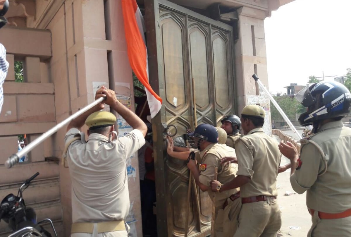 protest of TET holders in lucknow