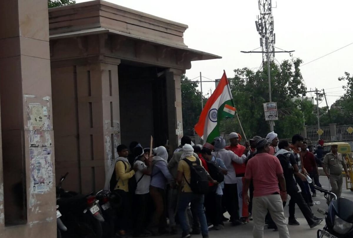 protest of TET holders in lucknow