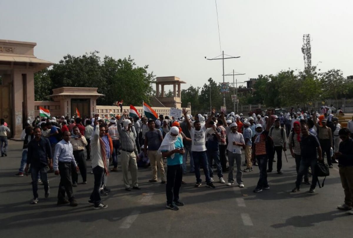 protest of TET holders in lucknow
