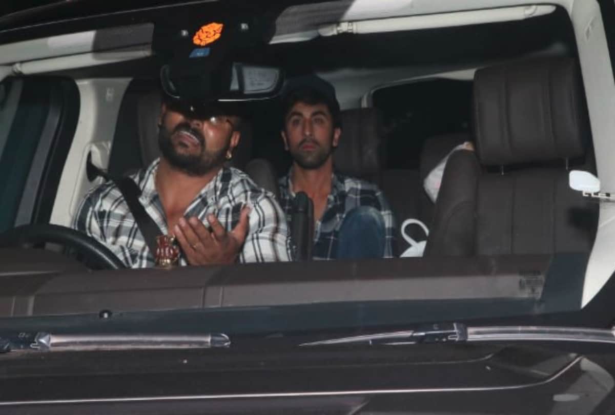 Lovebird Ranbir Kapoor and Alia Bhatt spotted late night outside Mehboob Studios