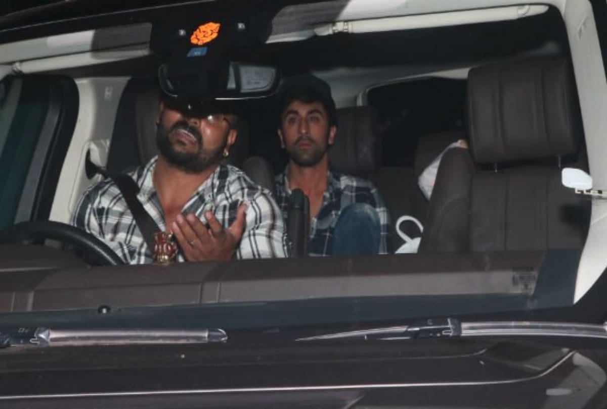 Lovebird Ranbir Kapoor and Alia Bhatt spotted late night outside Mehboob Studios