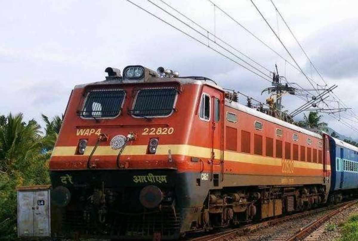 indian railway will take stern action on male passenger offence in ladies coach