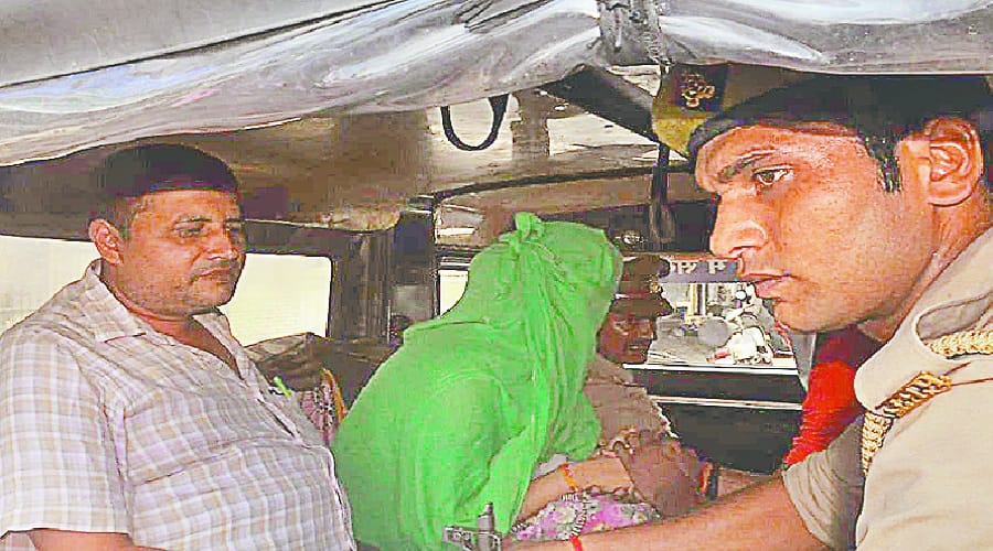 Raid in Meerut hotel, lover cauple caught