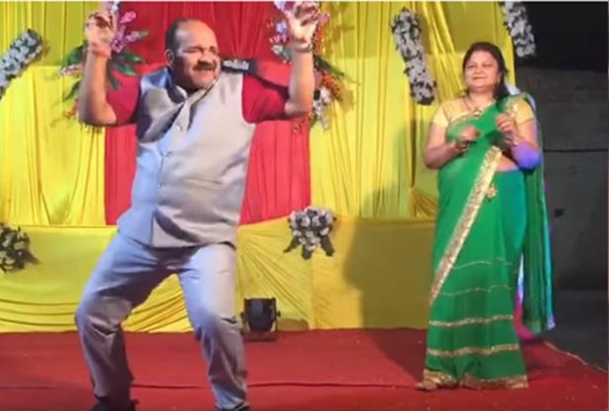 Sanjeev Shrivastava dance on hritik roshan song video viral 