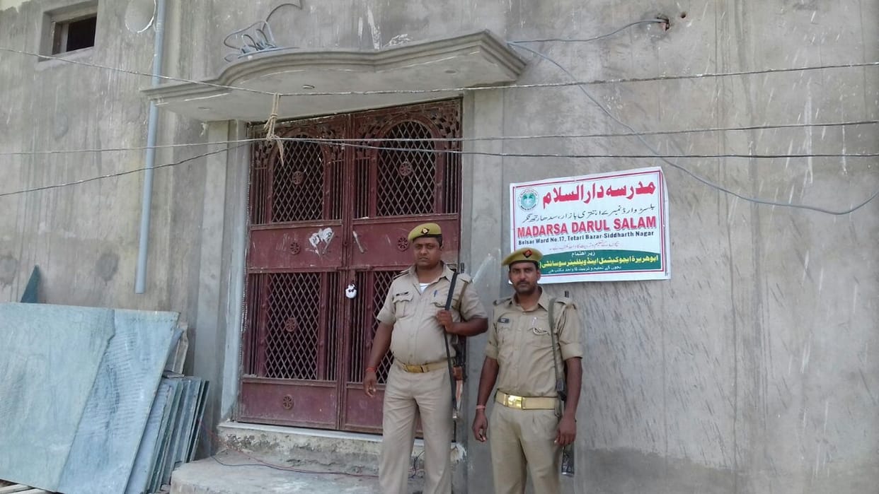 अवैध रूप से बनाया जा रहा धार्मिक स्थल सील