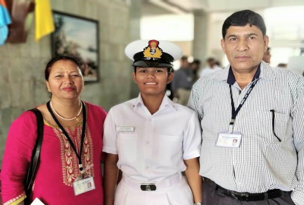 Uttarakhand girl Anupam Thapliyal become Indian Navy officer