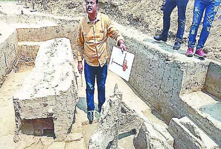 Baghpat Pics: 5 thousand years old cemetery, 2 chariots male skeletons found in historical search