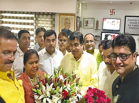 टोल विवाद को लेकर भूतल एवं परिवहन मंत्री से मुलाकात करता जनपद का प्रतिनिधि मंडल  