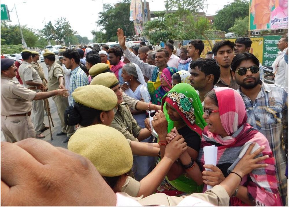 police stopped the woman going to complain to the chief minister 