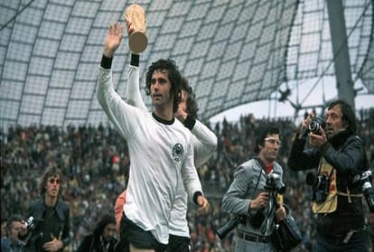 West Germany clinches 1974 fifa world cup after beating East Germany in finals
