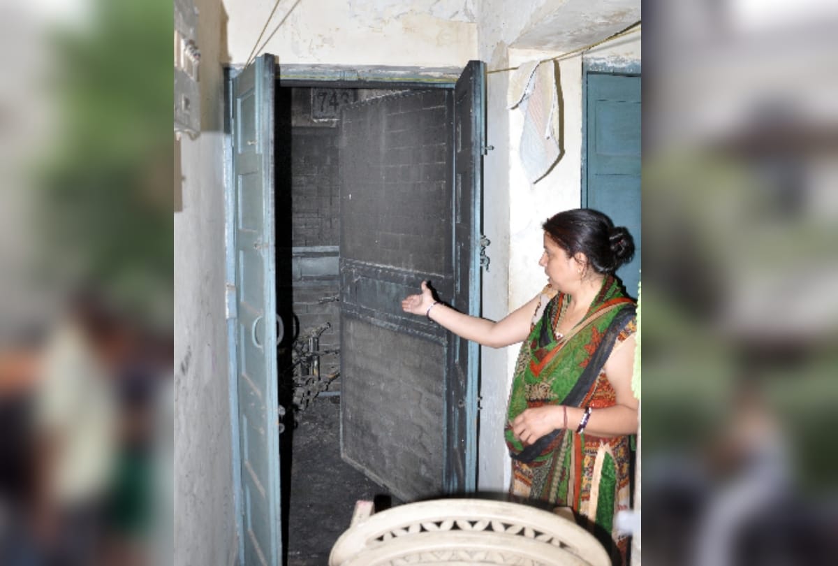 In delhi rk puram fire family do not find time to run from house which took life of only son