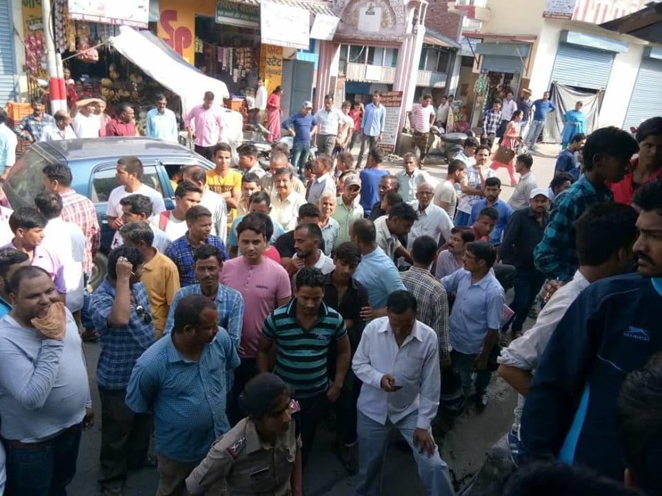 youth tried to suicide on electricity pole in haldwani