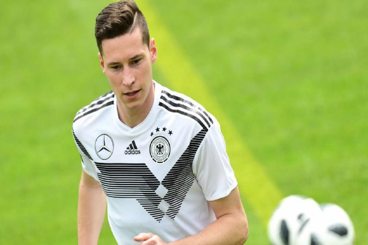 Julian Draxler put perfume on his body before every match