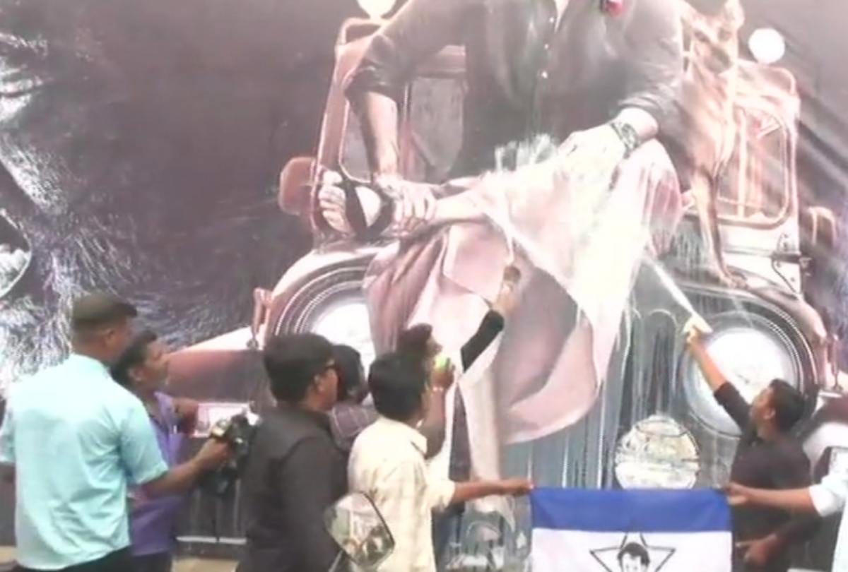 Rajinikanth crazy fans bath Kaala film poster with milk 