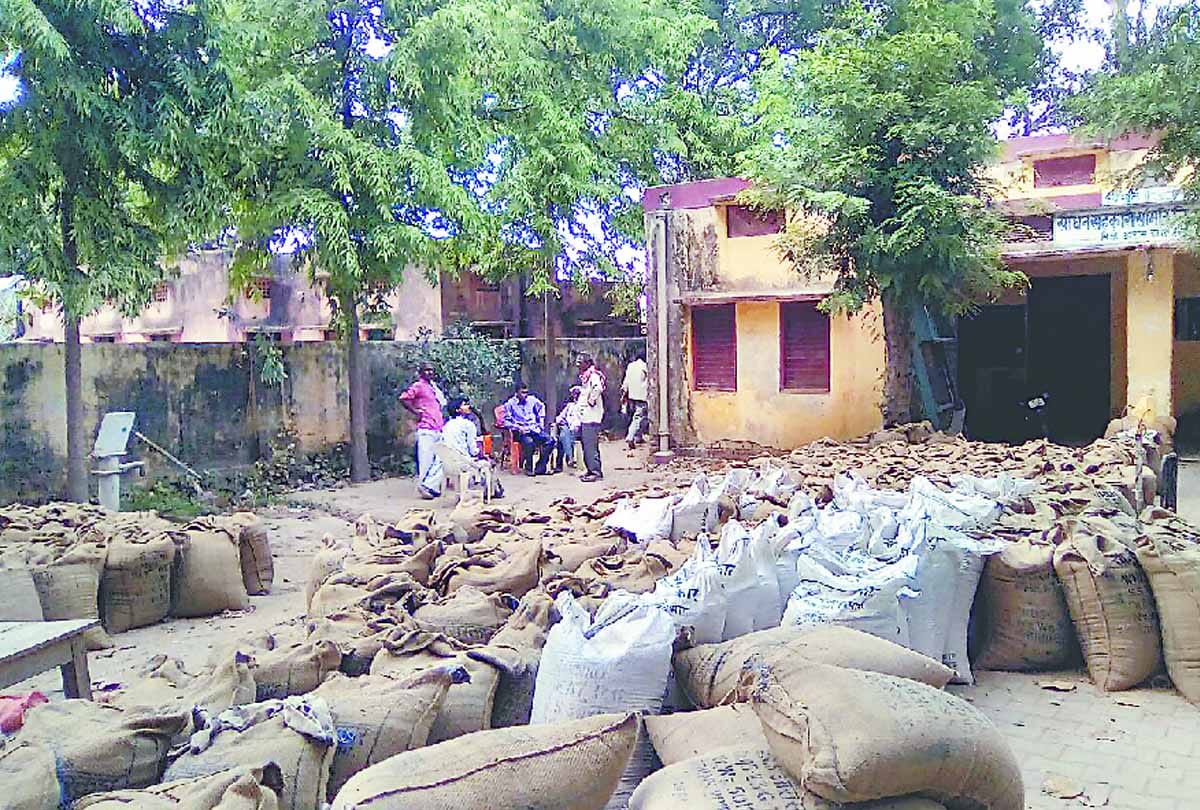 farmers of Unnao district is depressed                                                  