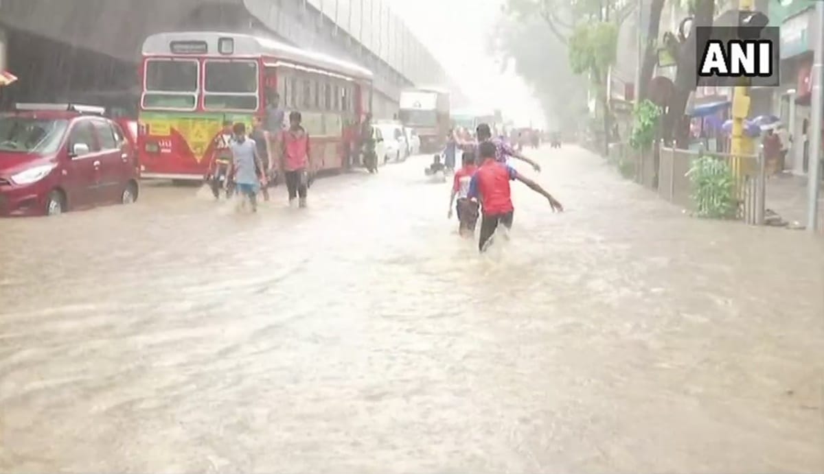 खौफ में बसंत विहार कॉलोनी के बाशिंदे, उचित जल निकासी न होने से समस्या