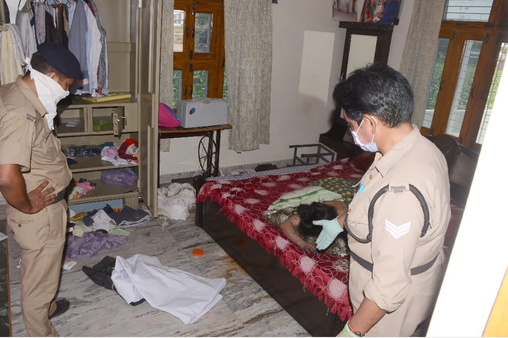 Brutal murder In Haldwani wife killed and husband hospitalised