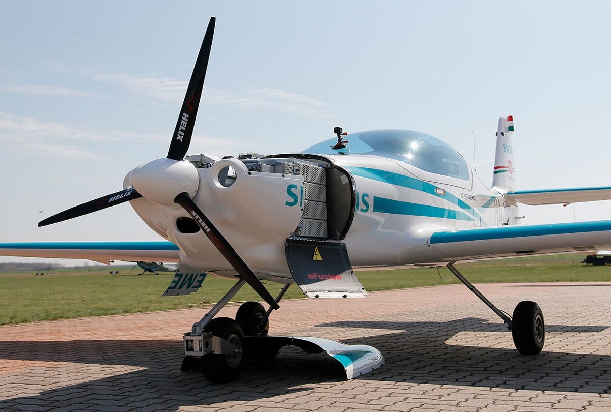 Electric test plane crash in Hungary, two pilots die