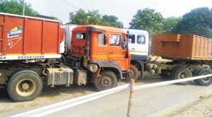 Truck-dancer climb on highway, hit jam