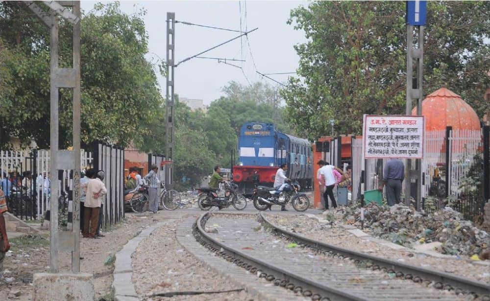 people cross railway crossings in agra 