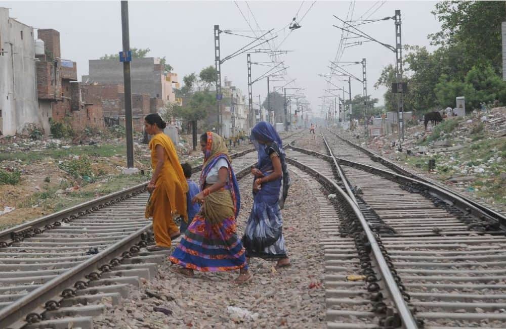 people cross railway crossings in agra 